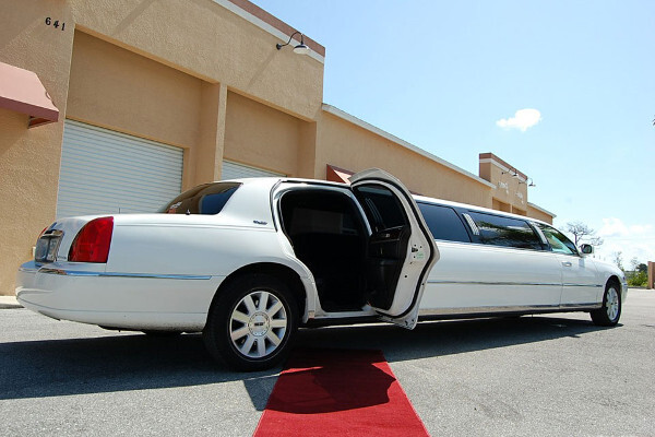 Denver White Lincoln Stretch Limo